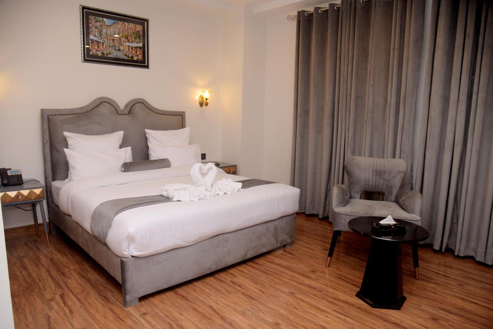 The Rich Hotel & Apartments Lahore Exterior photo